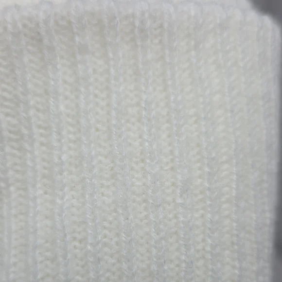 Squeaks & Fur Ribbed Knit Beanie 🤍 Animal Logo Winter Hat EUC - Picture 7 of 7